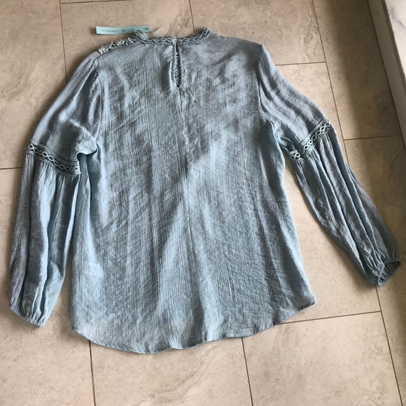 - Women's Light Blue Lace Detail Top - Picture 4 of 10